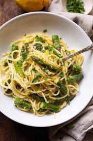 einfache zitronen parmesan spaghetti mit grunem spargel kochkarussell rezept gerichte mit grunem spargel rezepte spargel nudeln