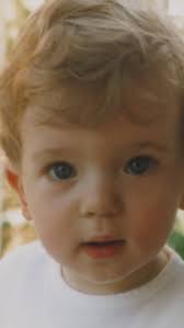 Na današnji dan pre dvadeset pet godina donela sam na svet mog Aleksu.  Rodila sam ga tako lako, kao da sam prošetala na kafu sa drugaricom. Bio je  prelep kada su ga prvi put stavili u moje naručje. ...