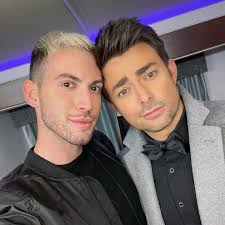 I have been avoiding my IG feed for most of quarantine for various reasons,  but I am just thrilled that I got to spend the end of 2020 doing Hair &  Makeup