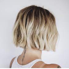 Cheveux courts visage fin carré court visage coupes courtes visage carré coupe cheveux carré cheveux ondulés yeux carré plongeant court le carré plongeant est devenu une coupe de cheveux incontournable depuis quelques années. Coupe Carre Court 30 Idees Pour Une Coiffure Tendance
