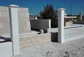 Pilier De Portail Contemporain 25 X 25 Cm Corps Monobloc Couronnement Diamant Pilier Portail Portail Et Cloture Beton Prefabrique