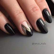 The rainbow art looks metallic and probably foils were used, but you can create a rainbow look using different colored polishes too, the dry brush technique would look. Nails Art Design Black White Gold Nails Nagel Manikure Ideen Nagel Winter