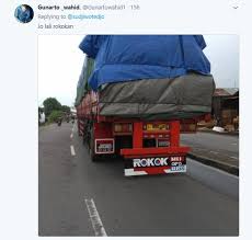 Iya informasinya betul ada kecelakaan di km 29+400 arah bandara, ujar petugas call center jasa marga, fajar, ketika dihubungi. 24 Gambar Tulisan Lucu Dibelakang Truk Gambar Tulisan