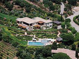 Maybe you would like to learn more about one of these? Vue Du Ciel Les Discretes Demeures De Bernard Arnault De Francois Pinault Ou Vinent Bollore Apparaissent Dans Saint Tropez Villa Maison