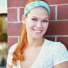 Una iluminación muy sutil manteniendo el color de la raíz, te da la luz que  necesitas en tu cabello. (Se puede hacer con o sin decoloración, depende de  la profundidad del color