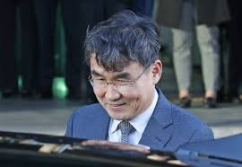 로스차일드 가문의 정확한 재산 규모는 분명하지 않지만 3,500억 달러에서 1조 달러에 이를 것으로 재산이 수많은 후손들에게 나눠서 상속되어 있기 때문이다. Usguej8x8z2xmm