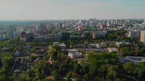 К открытию харьковского зоопарка в нем появились новые животные, среди которых жираф, кенгуру, пингвины, кошачьи лемуры, амурские тигры и зебры. Rekonstrukciyu Harkovskogo Zooparka Snyali S Kvadrokoptera Video Redpost