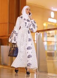 أناقة المرأة المحجبة تكتمل مع موديلات فساتين واسعة Islamic Modest Fashion Hijab Fashion Fashion