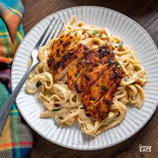 One Pot Cajun Chicken Alfredo Pasta | Slimming Eats