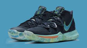 Dec 04, 2020 · the traction works well on clean courts but on dusty courts, you will need to wipe from time to time. Nike Kyrie 5 Ufo Obsidian Light Current Green Scream Green Ao2918 400 Release Date Sole Collector