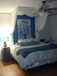 Diy Bed Canopy Using Window Scarf And Clear Push Pins Yatak Odasi Yatak