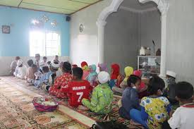 Kampung rawa is best known for the unfortunate kampung rawa incident in march 1998 which erupted into street fighting between the malay muslims and the indian hindus. Geliat Baca Alquran Di Mushola Al Badr Kampung Rawa Rawa Republika Online
