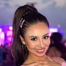 Giselle Castillo's Instagram, Twitter & Facebook