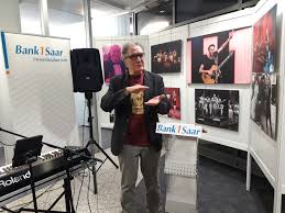 Find out more information about this bank or institution. Schmitts Notizen Neues Aus Eppelborn Vernissage In Der Bank 1 Saar In Lebach Fotoausstellung Pictures Of Pop Fotografie Der Popkultur