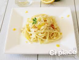 Seguite la preparazione della pasta di mandorle originale, quindi pelate le mandorle e tritatele nel mixer, aggiungete lo zucchero e 30 grammi di albume. Linguine Con Limone Mandorle E Pecorino Ci Piace Cucinare