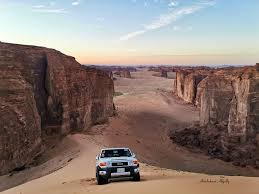 تصويري لسيارة إف جي كروزر بين جبال العلا By Photographic To His Car Toyota Fj Cruiser Toyota Toyotaalbazai Toyota Natural Landmarks Landmarks Travel