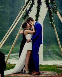 Maren's been updating fans on the process and she revealed what kind of wedding she wants. Maren Morris Marries Ryan Hurd In Nashville Wedding Access