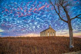 It's not a place you'll stumble into while going down the highway. Tallgrass Prairie National Preserve Hiking Trail Cottonwood Falls Kansas