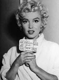 Pin By Sara Henderson On Retro Inspired Marilyn Monroe Hair Vintage Hairstyles Marilyn