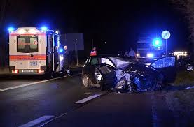 Solarien dürfen unter bestimmten voraussetzungen öffnen. Dramatischer Unfall In Sachsen Anhalt Kleintransporter Rammt Familienauto Frau Stirbt Panorama Stuttgarter Zeitung