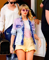Tight blue jennifer lopez and marc anthony with th. Pictures Of Taylor Swift In Tight Blue Jeans Jennifer Lopez In Tight Jeans Out In New York 3006 Taylor Swift Shimmied Into Lax To Take A Flight To London