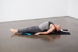Fish Pose Matsyasana Mot See Ahs Anna In 2020 Fish Pose Poses Yoga Education