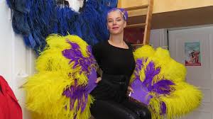See the brutal boa of bombshell belle! Koko La Douce Archive Neustadt Gefluster