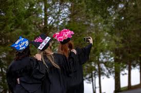 If you are looking for graduation cap decoration ideas i have some of the best designs for you. 3 Graduation Cap Decorating Ideas Hgtv