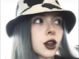 Laurinda Davis's Instagram, Twitter & Facebook