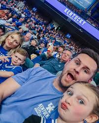 TEAM MCCLAIN x OUR FAVORITE TEAM ——— 1 Home Team @kentuckymbb 🔵⚪️ 2 big  sis rocking my 29 year old '96 jersey 3 pre-game floor pic (shoutout to  Coach @tkaine12 for pulling