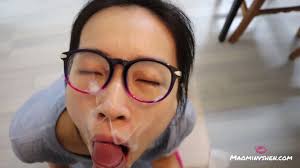 賢慧的眼鏡娘被顏射滿臉還繼續用口清潔肉棒- PPP.Porn | 精選亞洲素人成人影片