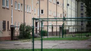 Die lage in gewachsenen, urbanen wohnvierteln ermöglicht es den mietern, sich schnell in der neuen umgebung einzuleben. Frankfurt Arger Um Drogen Und Larm In Der Heimatsiedlung In Sachsenhausen Sachsenhausen