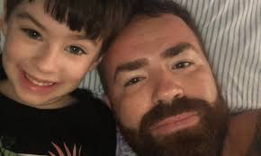 Sem a presença de Monique, corpo do avô materno de Henry morto por Covid-19  é enterrado