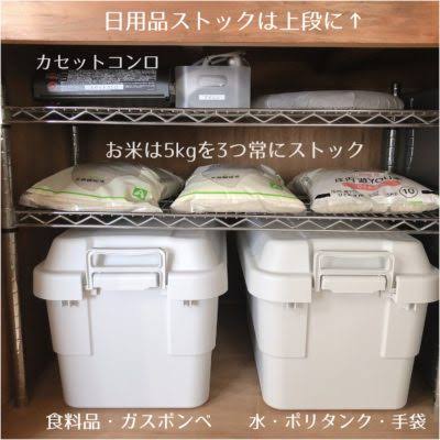 押し入れを整理して作る備蓄スペース（AI 生成）