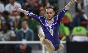 Andrade began gymnastics when she was four years old after. Rebeca Andrade Sente Joelho Direito E E Duvida Para O Mundial
