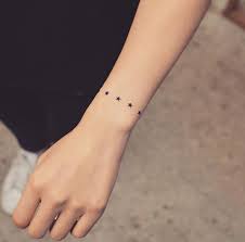 65 Adorable Wrist Tattoos All Women Should Consider Kol Bandi Dovmesi Boyun Dovmeleri Kucuk Bilek Dovmeleri
