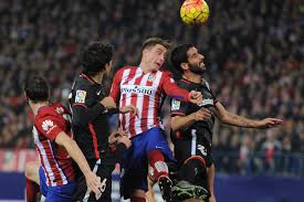 La squadra (il cui primo nome fu athletic de madrid) adottò in effetti gli stessi colori sociali del club basco (allora bianco e blu) per poi passare, nel 1912, al bianco e rosso. Athletic Bilbao Vs Atletico Madrid Team News Preview Live Stream Tv Info Bleacher Report Latest News Videos And Highlights