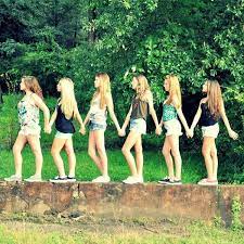 Pin By Shelly Goswami On Photography Friend Photoshoot Friend Poses Best Friend Photos