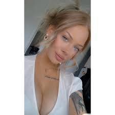 Rebecca Grimsley's Instagram, Twitter & Facebook