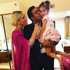 Wasim is married to huma mufti, daughter of mr. Beautiful Pictures Of Wasim Akram With Wife And Kids Reviewit Pk
