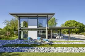 Aktuelle öffnungszeiten für huf haus filialen in deutschland inklusive kontaktdaten wie adresse, telefonnummer, webseite. Das Grunste Fachwerkhaus Deutschlands Flachdach Architektur Einfamilienhaus