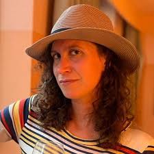 Anna Michaels (@arrowinterpret)