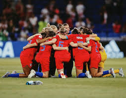 In this article, i will compare knelt vs. Uzivatel Molly Hensley Clancy Na Twitteru I Cannot With These Articles Saying Jaelene Hinkle Was Snubbed From The World Cup Team For Her Christian Faith Here S A Photo Of Like 10 Uswnt Players