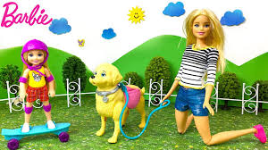 Dar totul se schimbă, când stele încep sa numai strălucească și dansul lor prin univers să încetinească. Papusa Barbie Cu Catelusul La Plimbare Chelsea Cade Intr O Tufa Cand Puma O Trage Cu Skateboardul Youtube