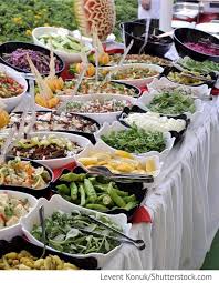 Salatbar Hochzeitsbuffet Outdoor Fur Hochzeit Hochzeit Buffet Hochzeit Buffet Essen Hochzeitsbuffet