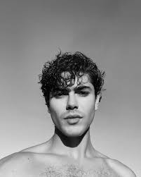 Yup, my hair is kind a curly➰