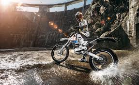 Scopri in questa sezione l'abbigliamento, gli accessori e le scarpe da neve per donna e ragazza. Fmx Star Vanni Oddera Talks Bikes Projects And Freeride E Ktm Blog