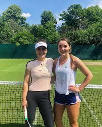 Bianca andreescu's mom looks like she's in the witness protection program and forgot to tell her husband. Bianca Andreescu Fc On Twitter Bianca At Training In London With Jodie Burrage Gbr Bianca La Antrenament In Londra Alaturi De Jodie Burrage Jucatoare Britanica Biancaandreescu Bandreescu Https T Co Ujokp3a0um