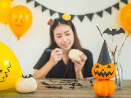 Last Minute Diy Halloween Decorations You Can Make For Cheap Insider