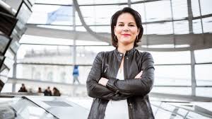 Annalena baerbock wird die erste kanzlerkandidatin von bündnis 90/die grünen. Spitzenkandidatin Annalena Baerbock Will Olaf Scholz Direktmandat Abjagen Bildplus Inhalt Politik Inland Bild De